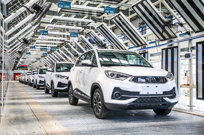 合眾新能源哪吒N01正式下線，開啟新能源出行租賃新篇章